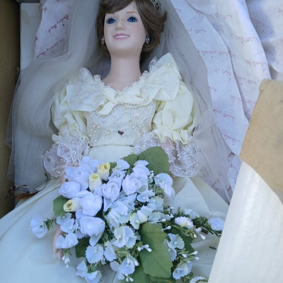 Princess Diana doll - Picture 3 of 14